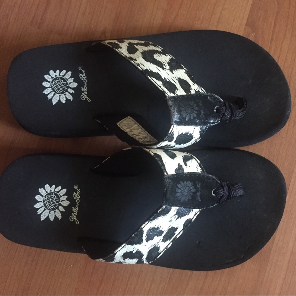 Kids yellow box sandals