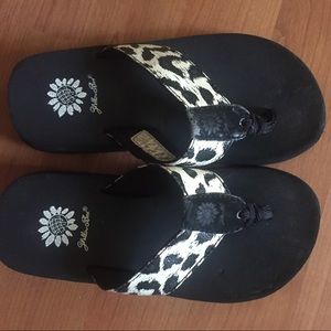 Kids yellow box sandals