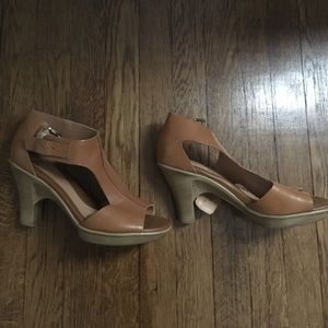 tan heeled sandals!