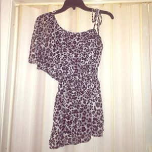 Off the Shoulder Cheatah Print Top Size M