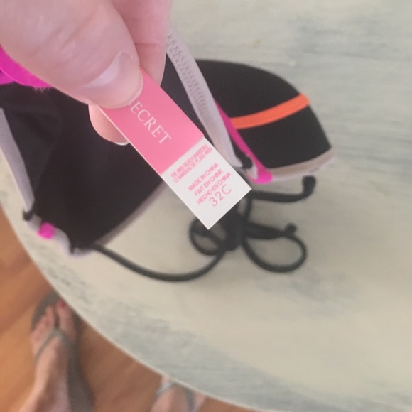 Victoria's Secret Flirty Bandeau bikini top - Picture 2 of 4