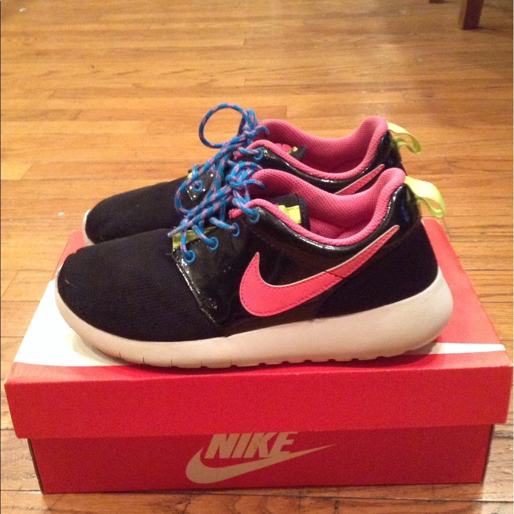 Girls Nike Roshe one sneakers