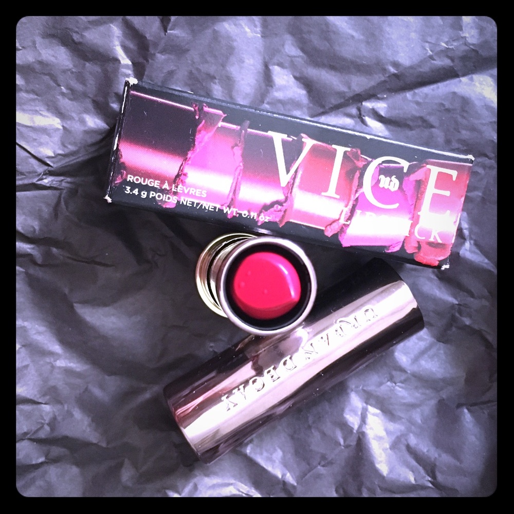 Urban Decay Vice Lipstick- Psycho matte
