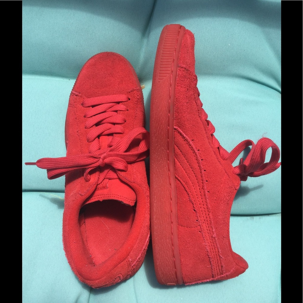 puma SUEDE size 7C (kids size) is a 39 European
