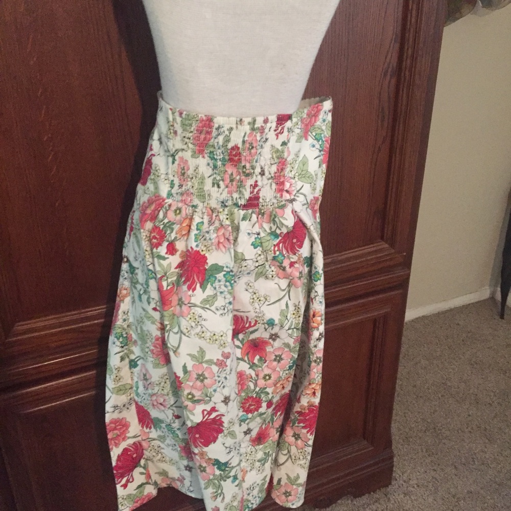 Old Navy Strapless flower dress - Picture 4 of 4