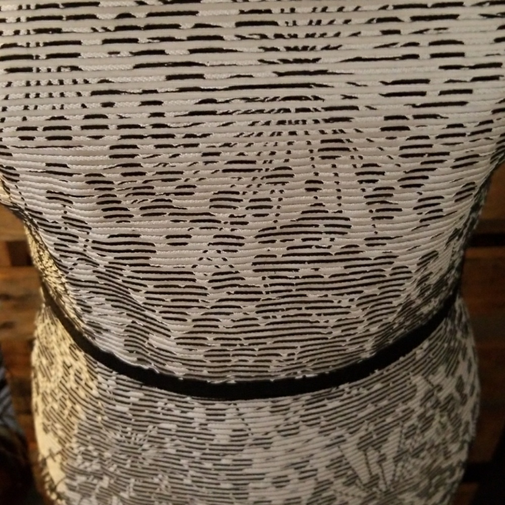 Dress - Picture 2 of 4
