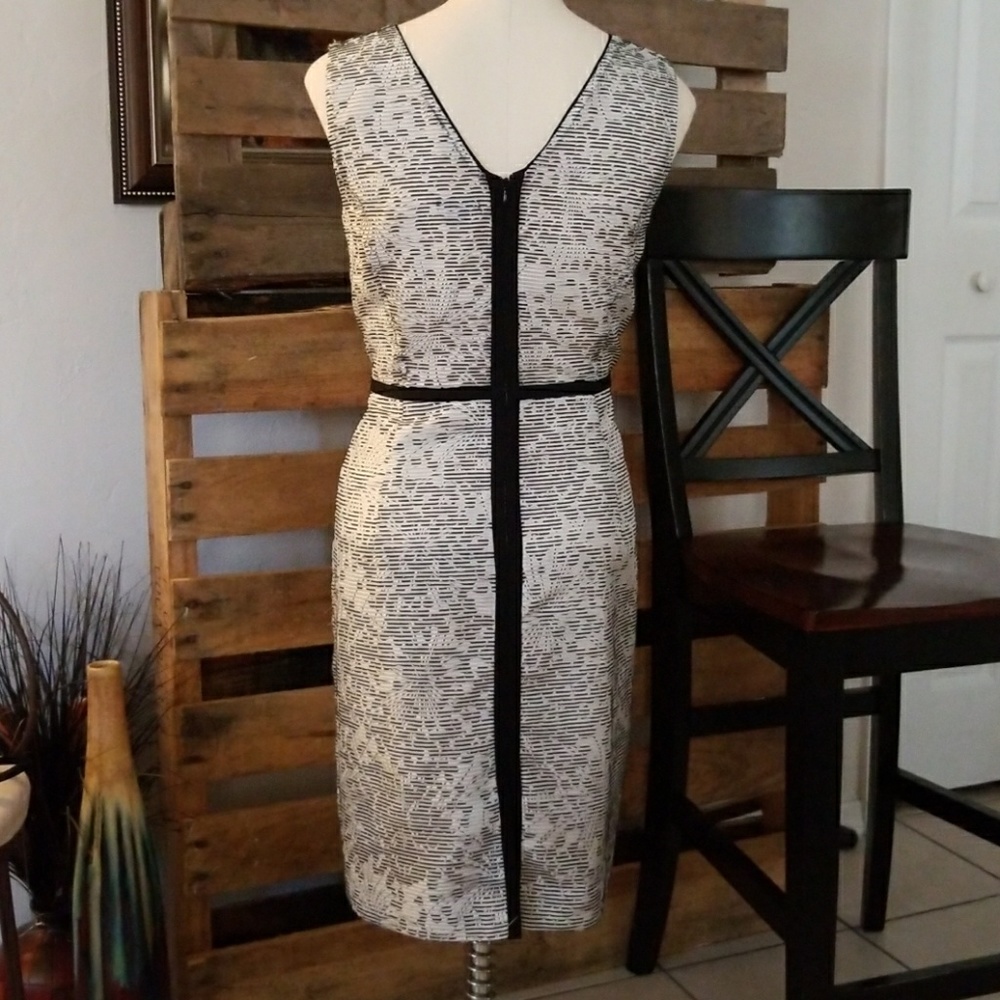 Dress - Picture 4 of 4