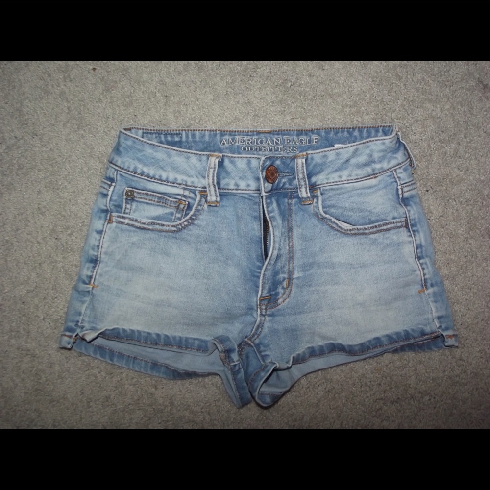 American Eagle size 4 light wash jean shorts