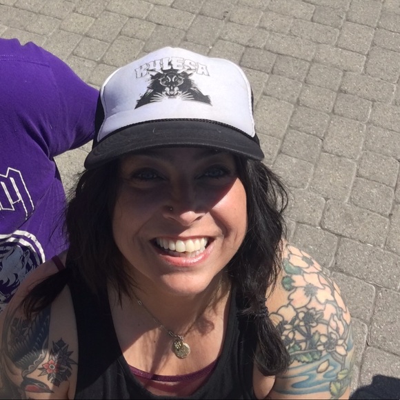 Meet your Posher, Sandee - Picture 3 of 8