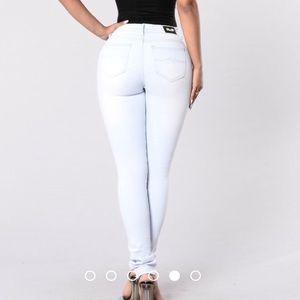 FASHION NOVA JEANS