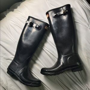 Matte black tall Hunter rain boots
