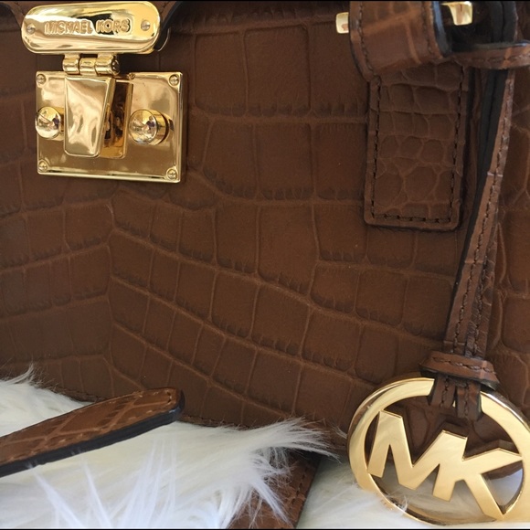 $498 Retail New! MICHAEL KORS satchel - Picture 4 of 10