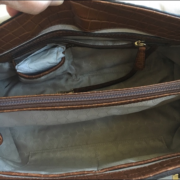 $498 Retail New! MICHAEL KORS satchel - Picture 9 of 10