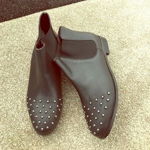Ecoté - Studded ankle boots