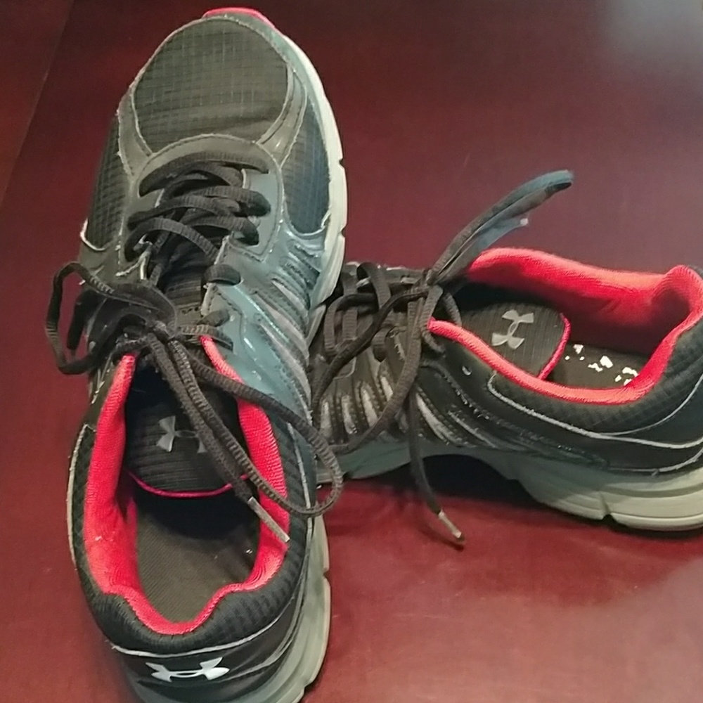 Men's UA tennis shoes