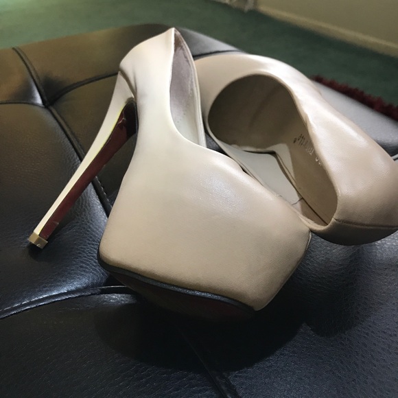 Heel - Picture 2 of 4