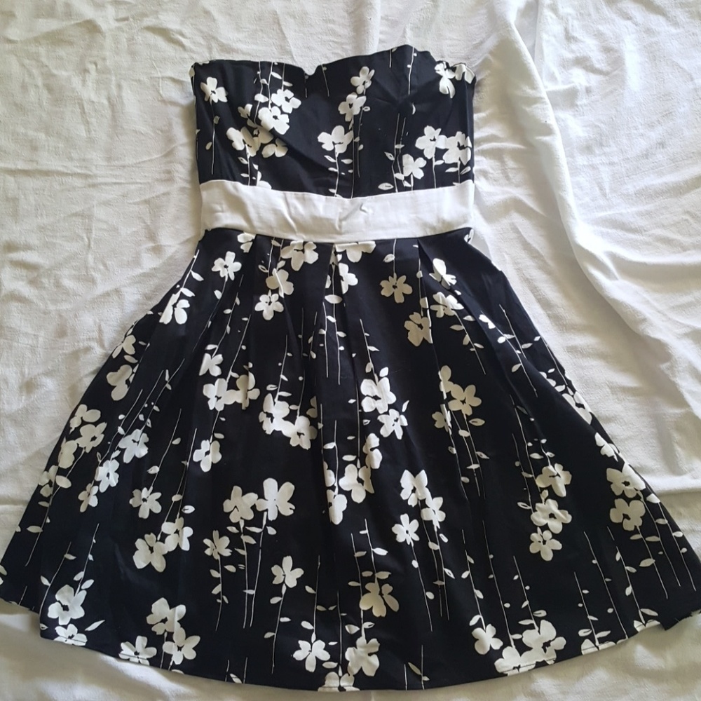 Strapless A-line floral dress