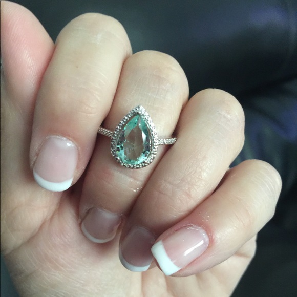 La Mozel 18k White Gold Green Ring - Picture 2 of 3