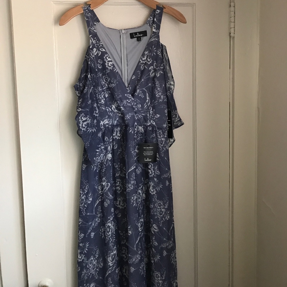 🆕 Lulu's Blue Floral Maxi - Picture 4 of 5