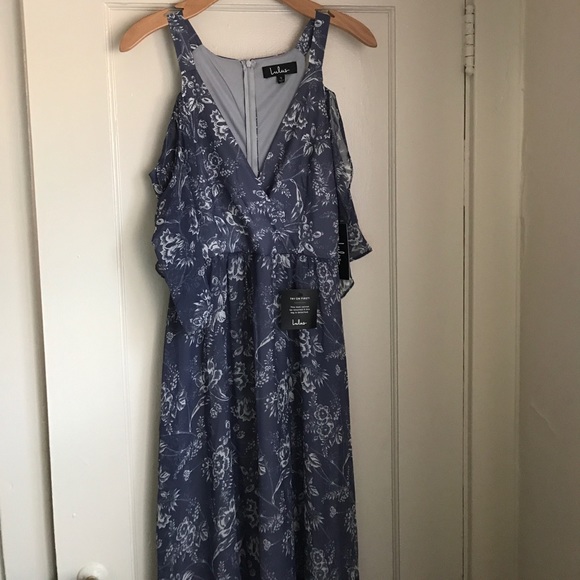 🆕 Lulu's Blue Floral Maxi - Picture 4 of 5