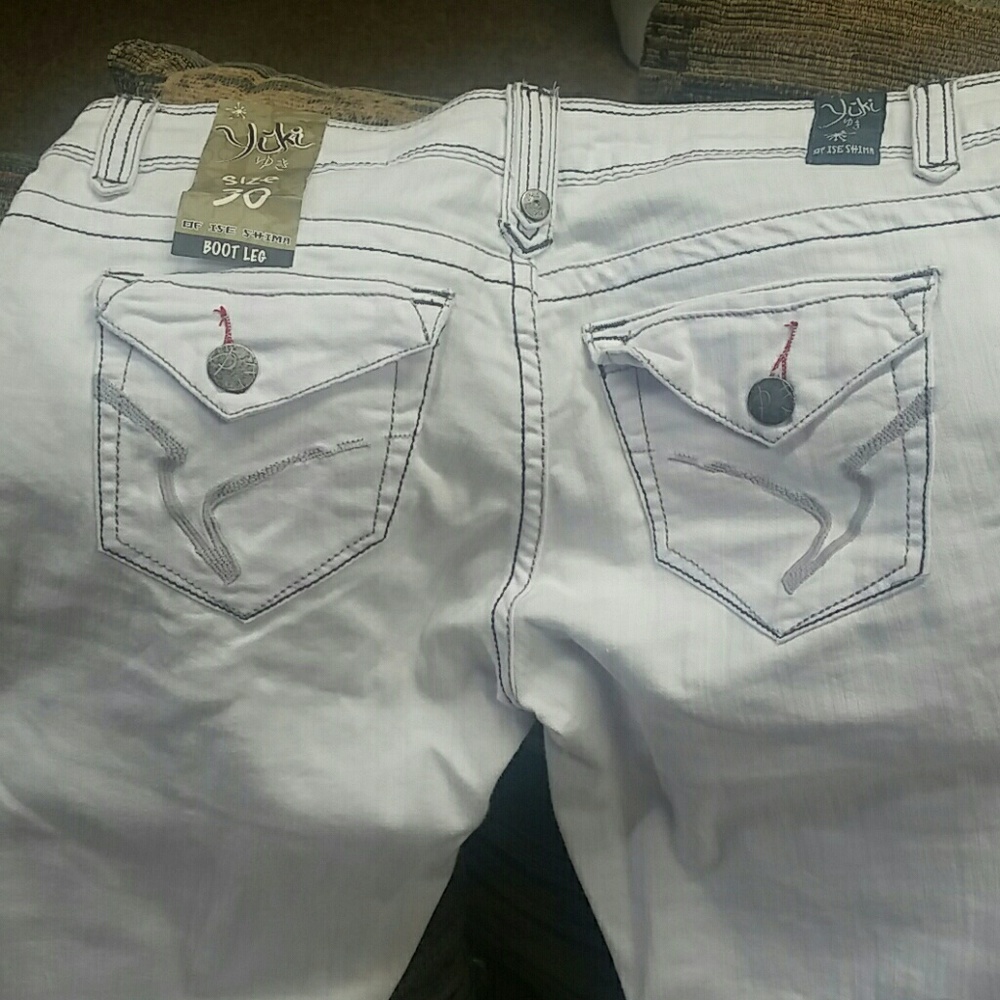 White denim jeans
