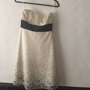 White House Black market strapless 👗 ivory/black