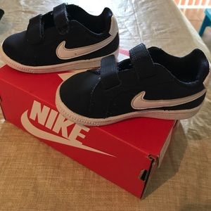 Navy blue nike for toddler