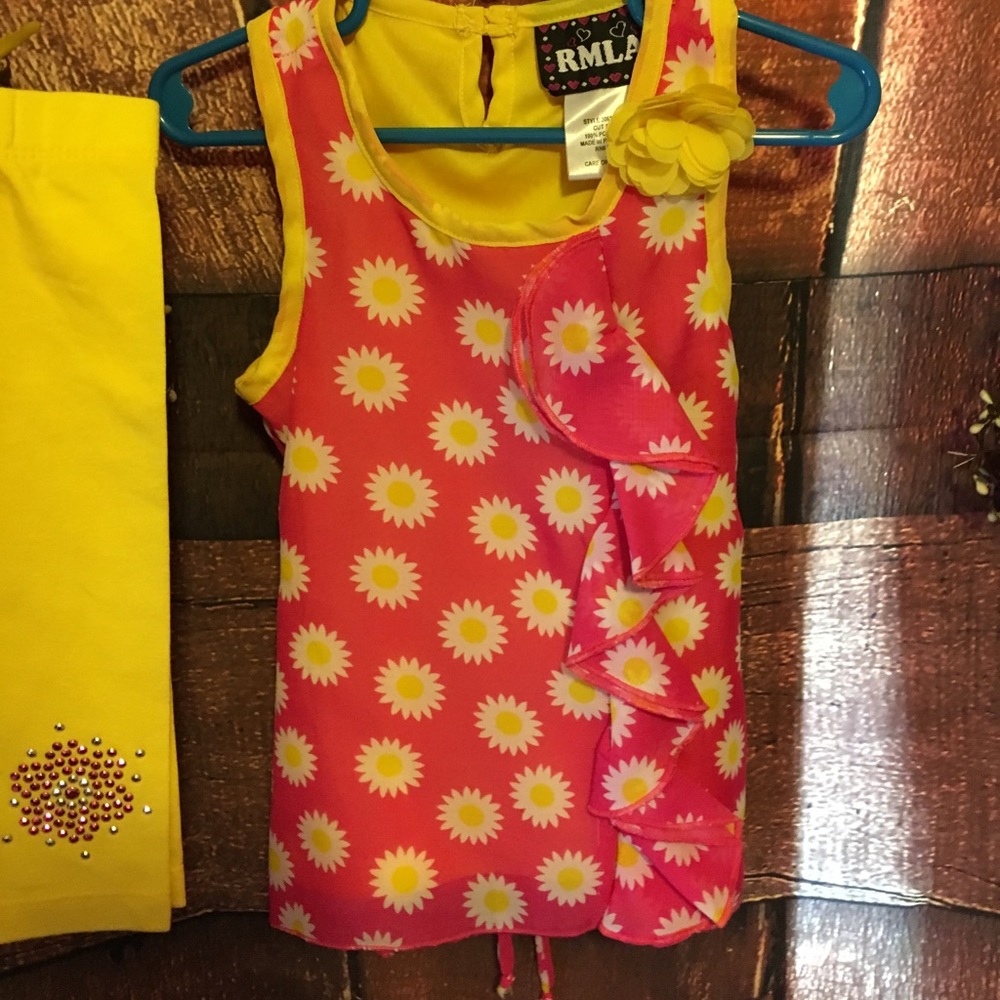 NWT TANK & CAPRIS W/ BLING ON LEGS SZ 2T