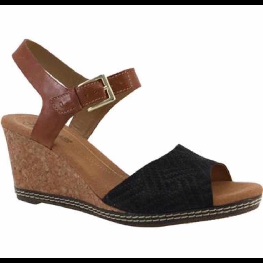 Clarks size 9.5 Helio Jet Sandal like new