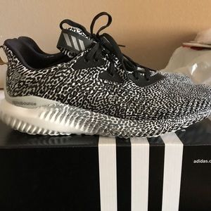 LIKE NEW Adidas Alphabounce Aramis SOLD OUT