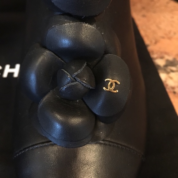 100% Authentic CHANEL Flower Heels - Picture 5 of 8