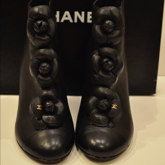 100% Authentic CHANEL Flower Heels - Picture 2 of 8