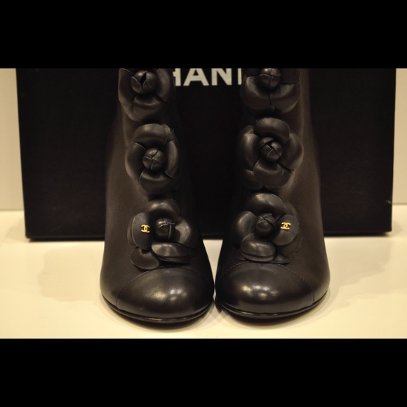 100% Authentic CHANEL Flower Heels - Picture 3 of 8