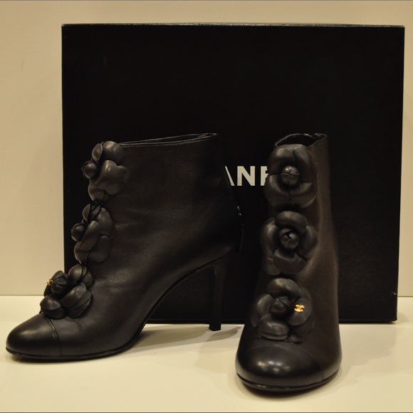 100% Authentic CHANEL Flower Heels - Picture 4 of 8