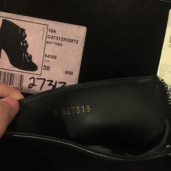 100% Authentic CHANEL Flower Heels - Picture 8 of 8