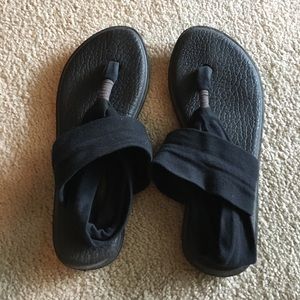 Black sanuks