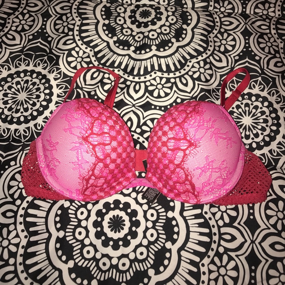 34A Victoria's Secret bombshell bra
