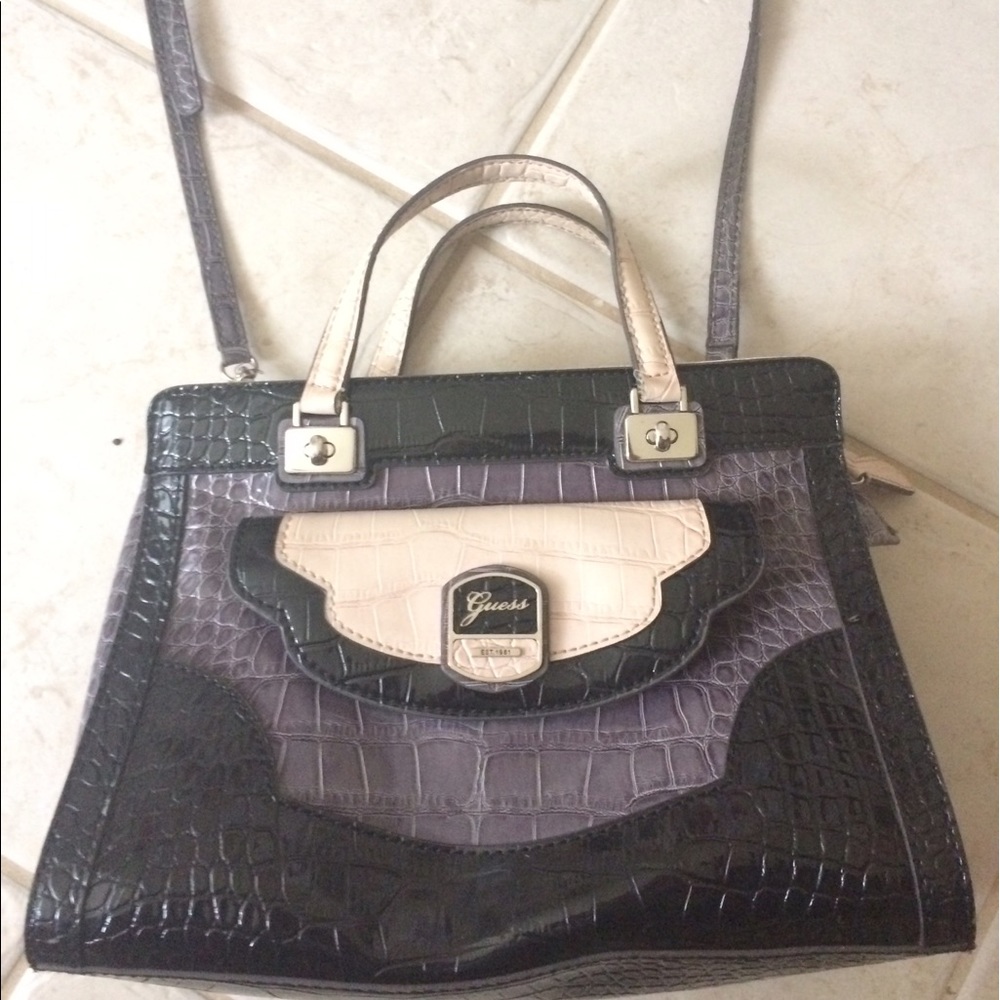 Guess crossbosy purse