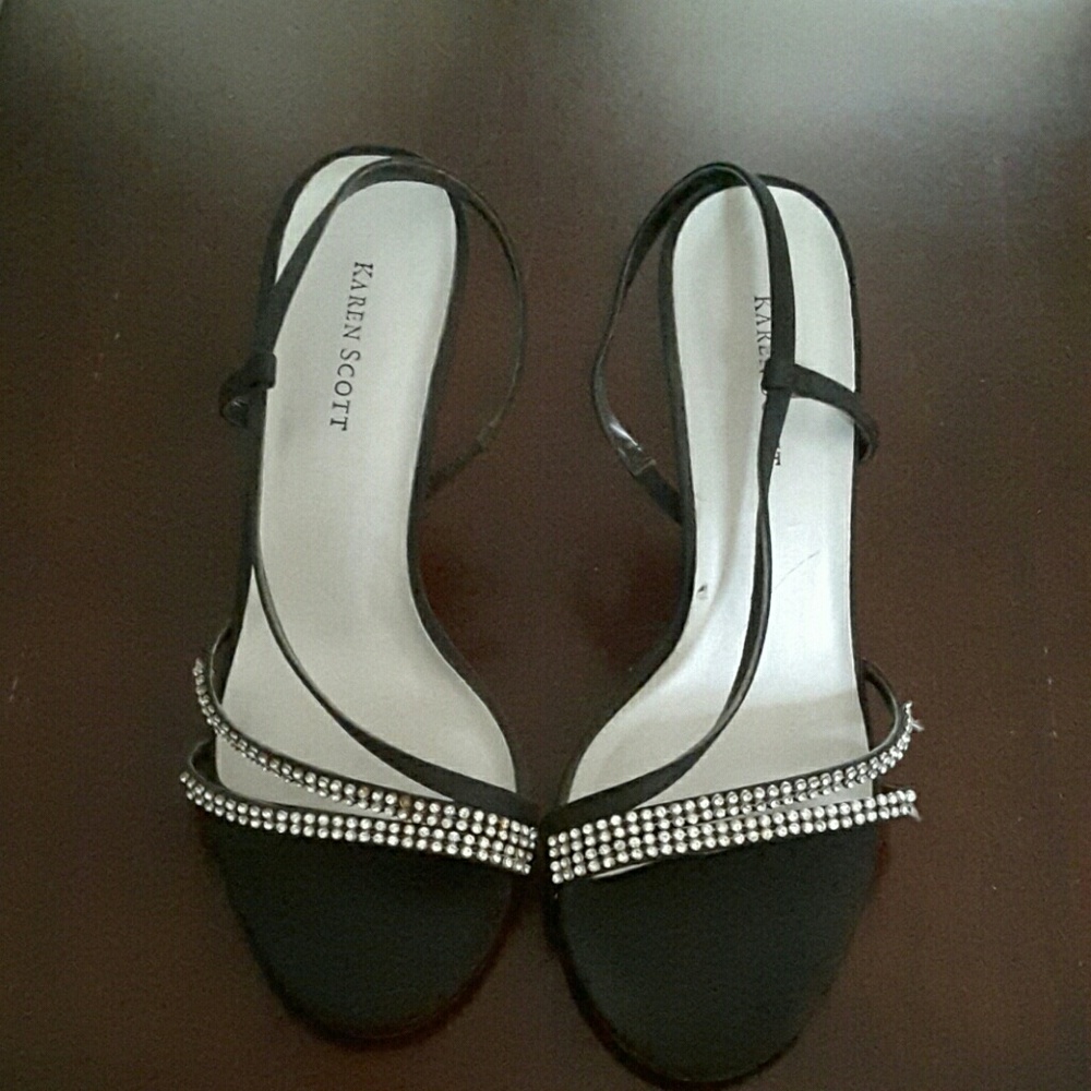 Karen Scott kitten heels