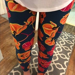 EUC Lularoe OS Hawaiian flower leggings 🌺