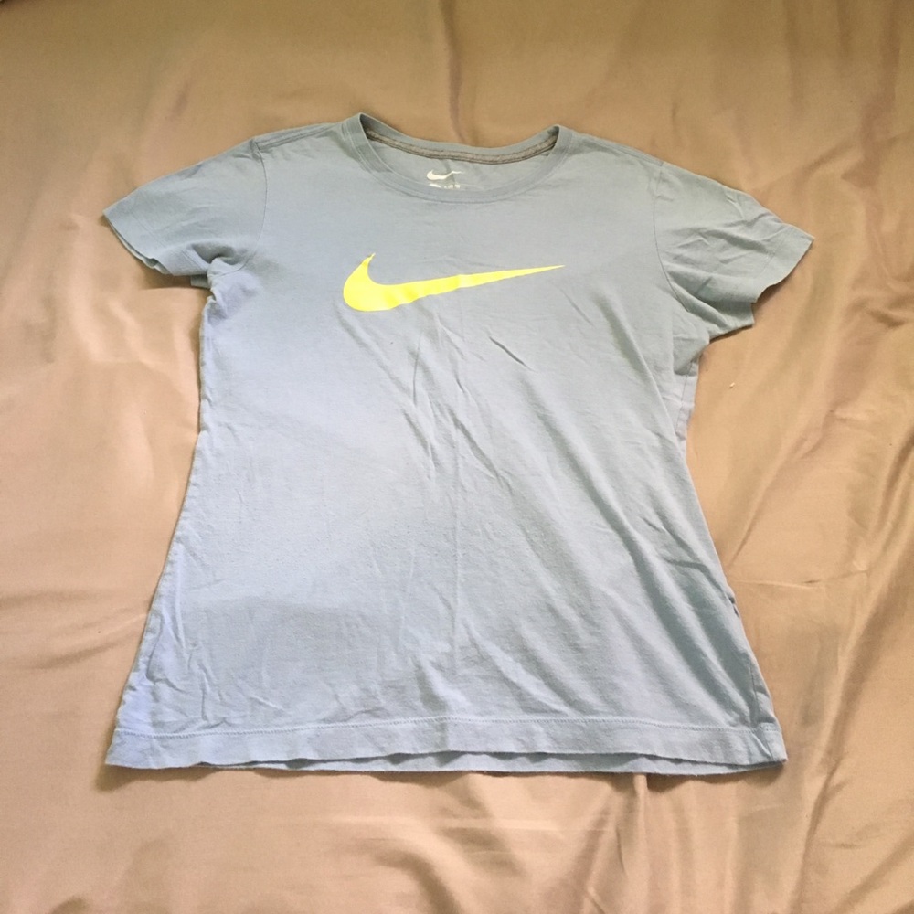 nike slim fit tee
