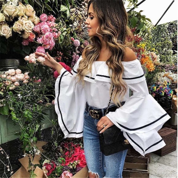 🆕Amelia Bell Sleeve & Off the Shoulder Top - Picture 2 of 8