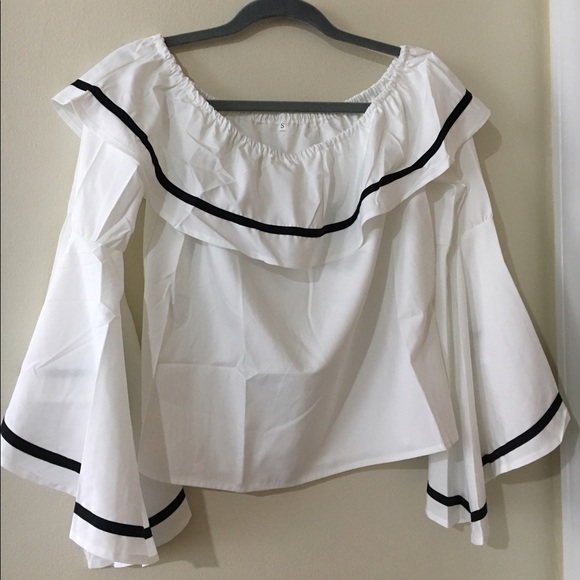 🆕Amelia Bell Sleeve & Off the Shoulder Top - Picture 7 of 8