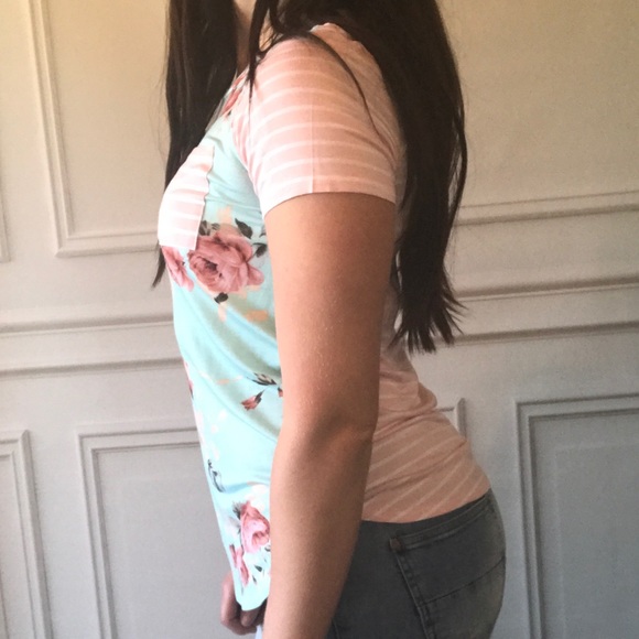 Last one! << Floral & Stripe Pocket Casual Tee >> - Picture 2 of 3