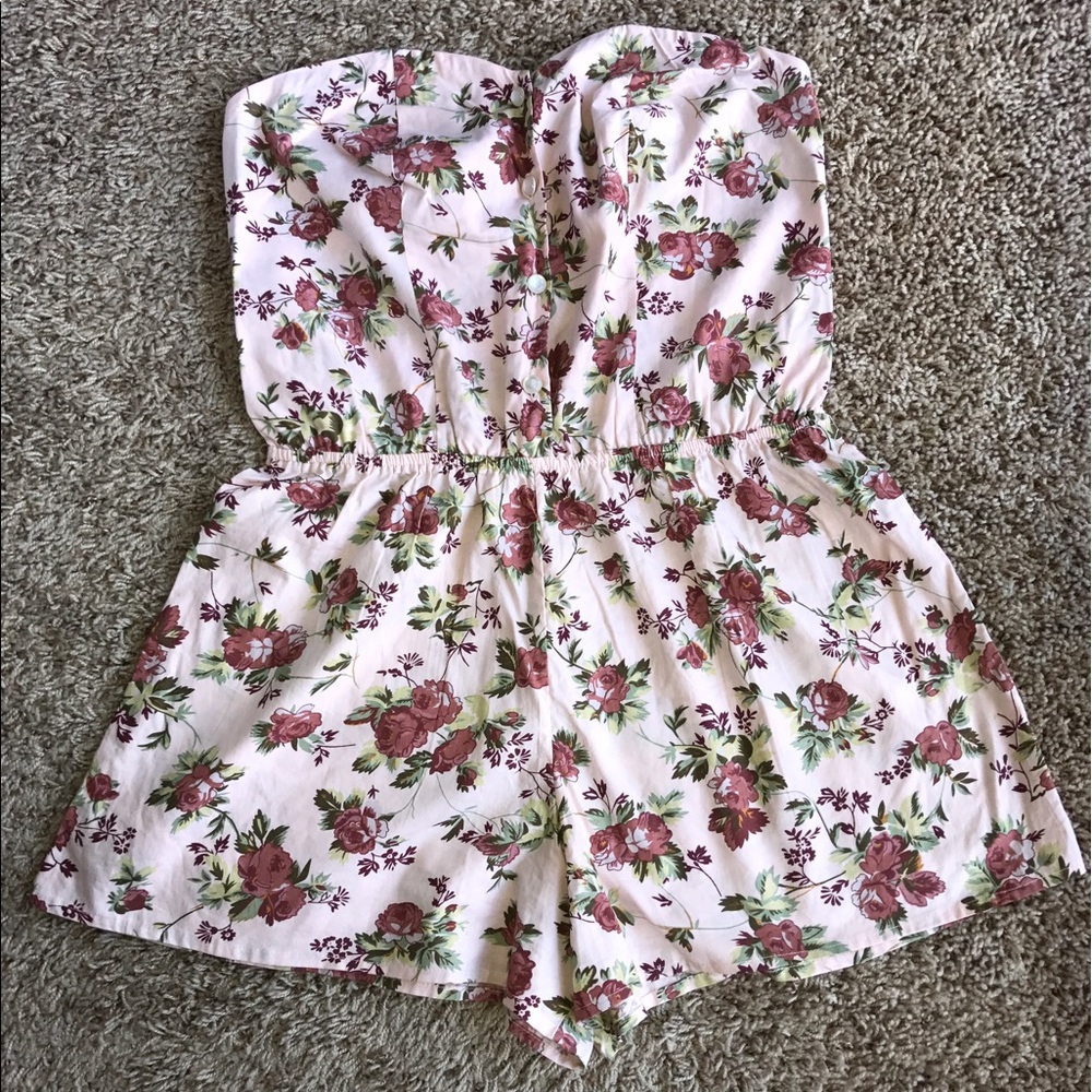 🌸Strapless Floral Romper🌸