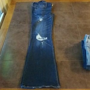 American Eagle Size 4 Short Distressed Jeans NWOT