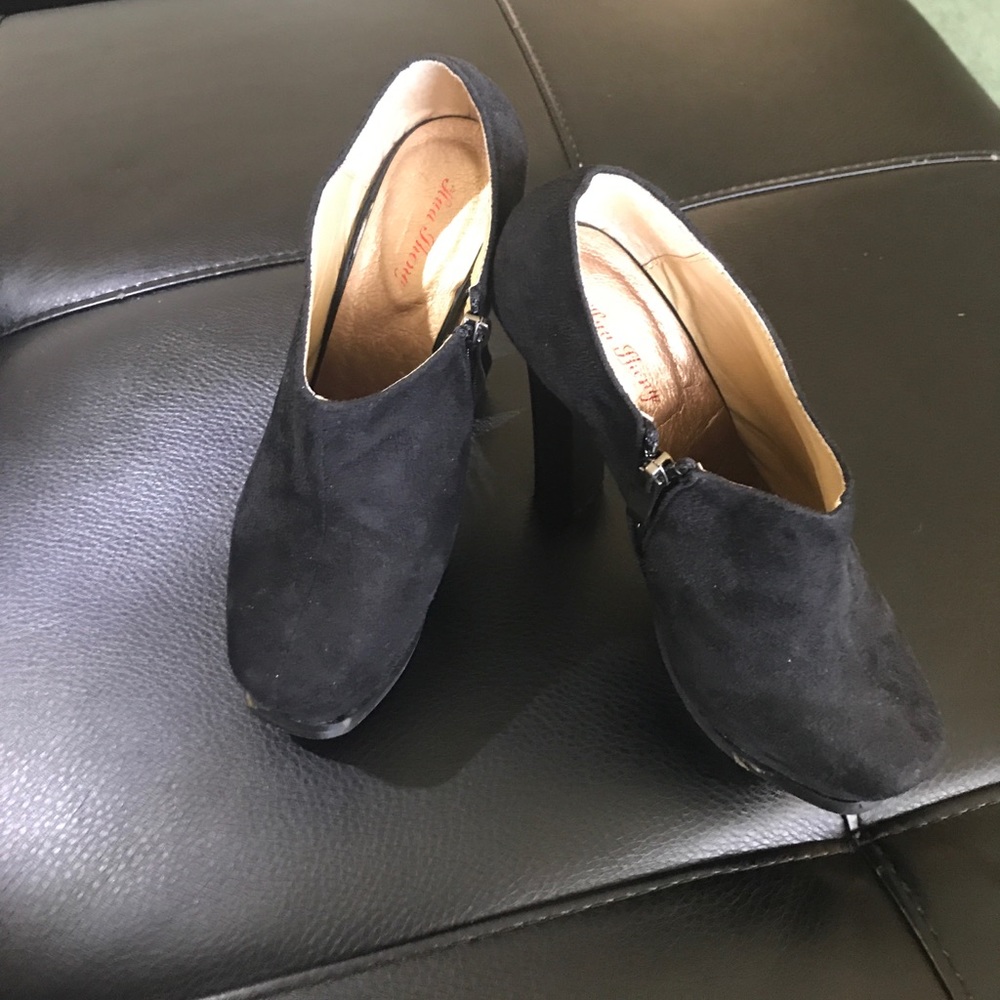 Black heels size 7