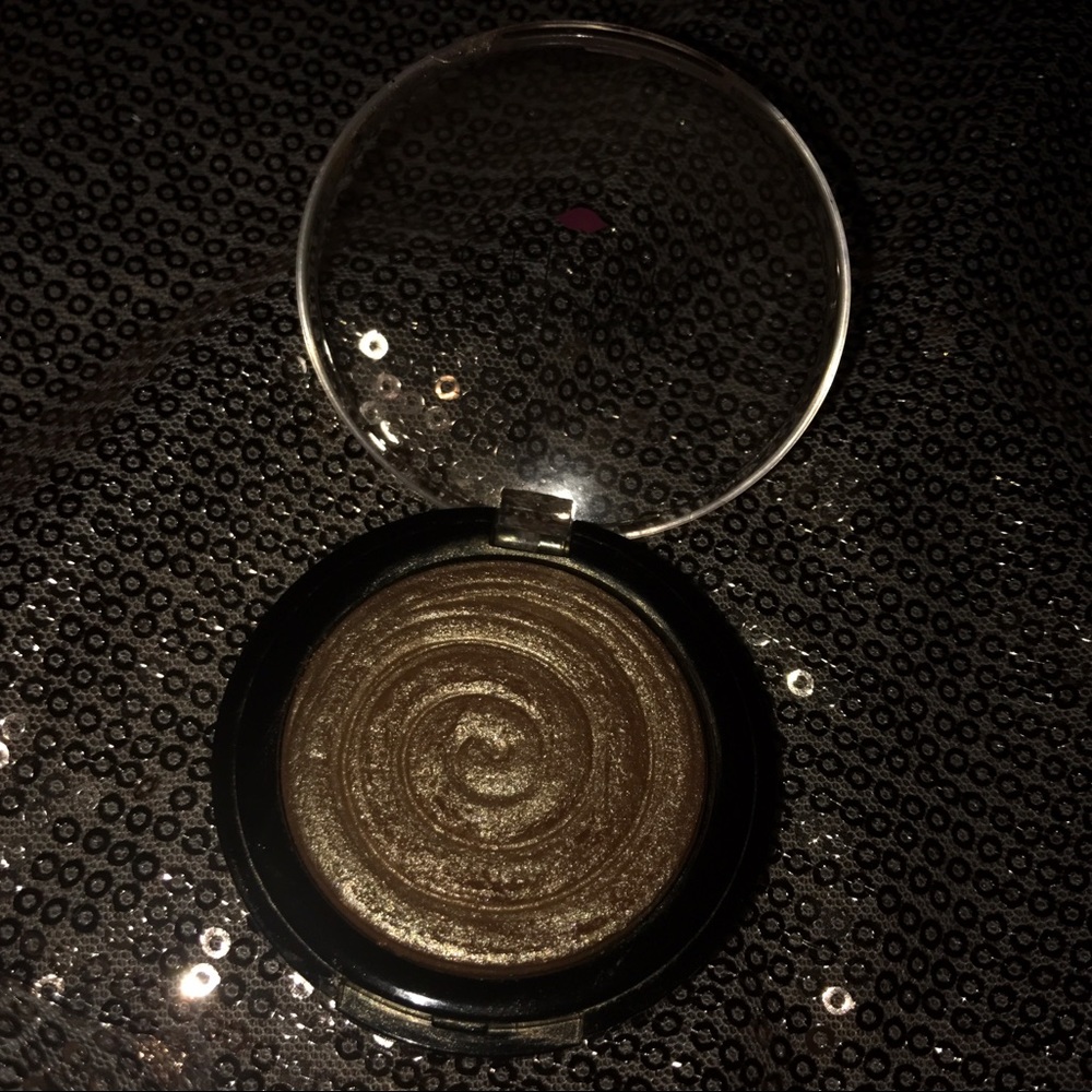 Laura Geller Highlighter illuminator makeup