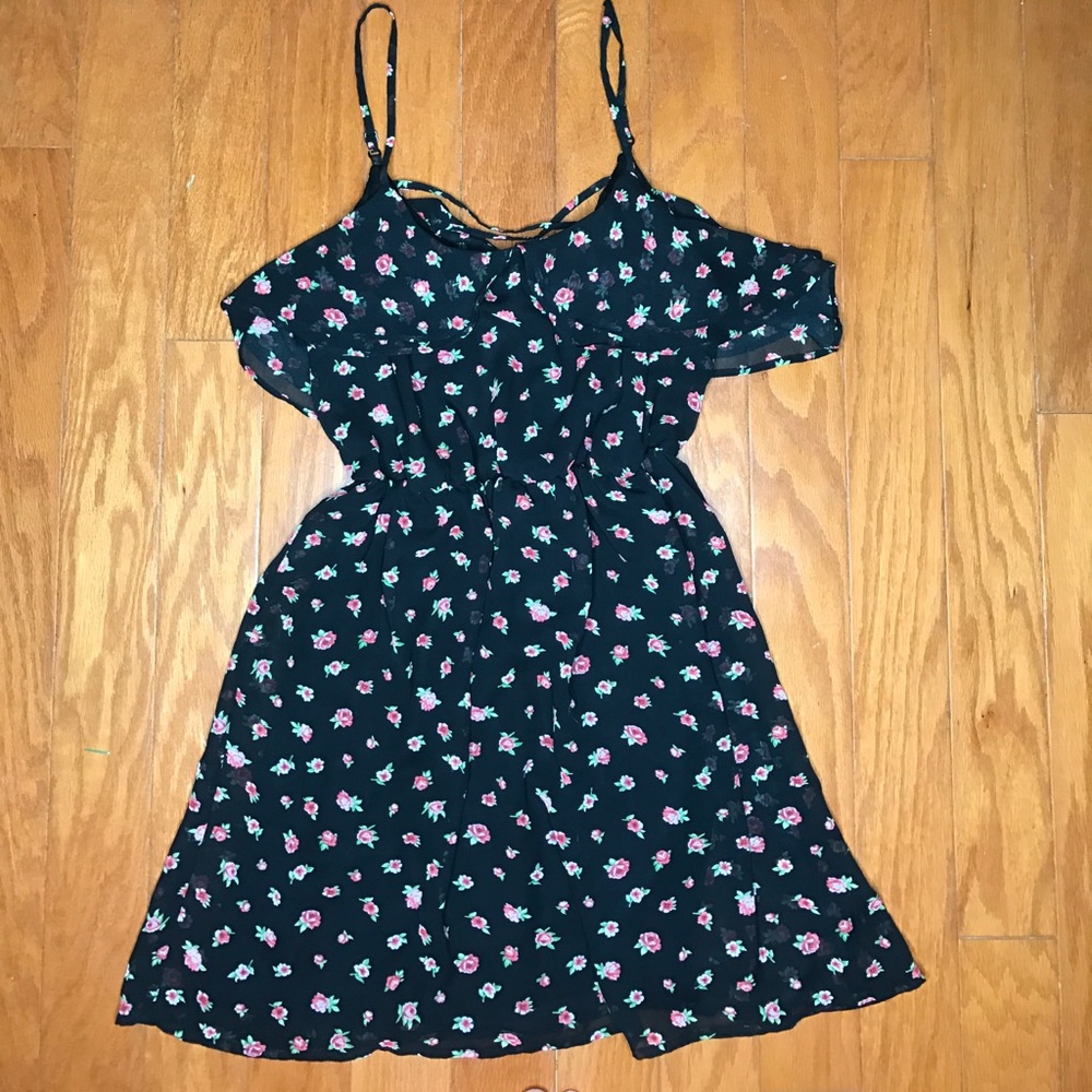 ✨SALE✨ NEVER been worn. Forever 21 summer dress