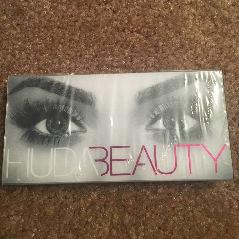 Huda Beauty eyelashes